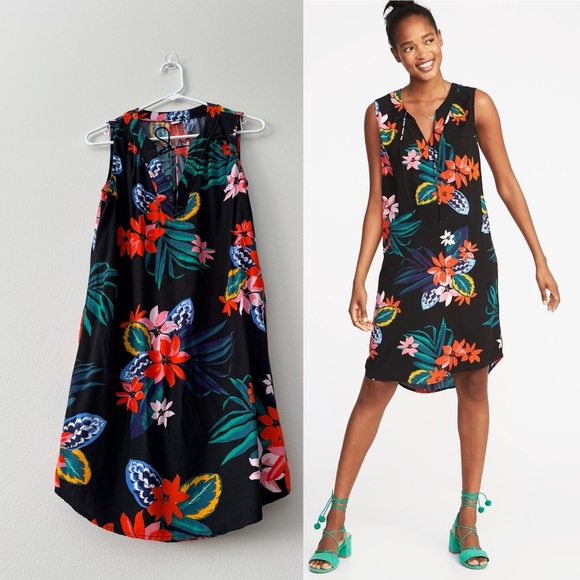 Old Navy Dresses & Skirts - Old Navy Black Floral Shift Dress Size S